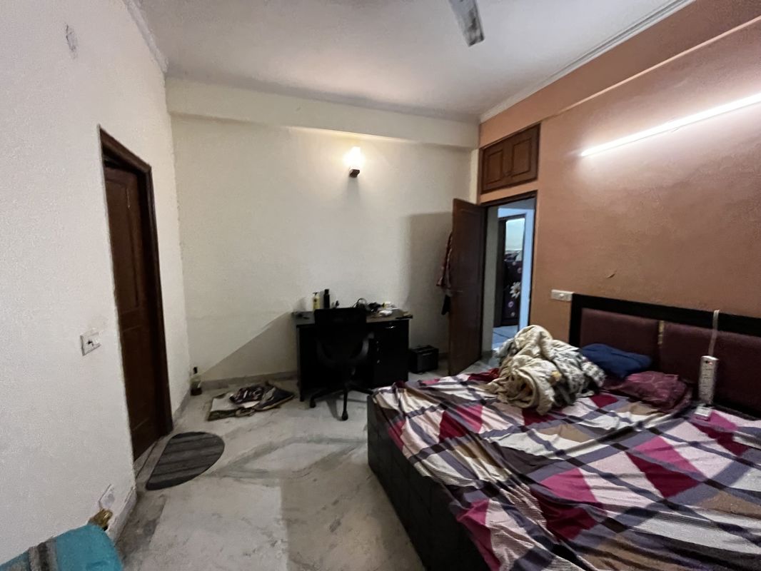 Bedroom in 3 BHK Builder Floor at Sector 40 – for Rent