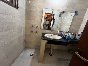 Attached Bathroom in 3 BHK Builder Floor at Sector 40 – for Rent