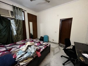 Bedroom in 3 BHK Builder Floor at Sector 40 – for Rent
