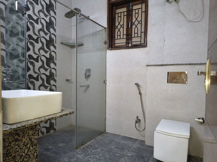 Attached Bathroom, sector 57 3 Bedroom 120 Sq.Yd. Builder Floor In Sector 57 Gurgaon 10764153