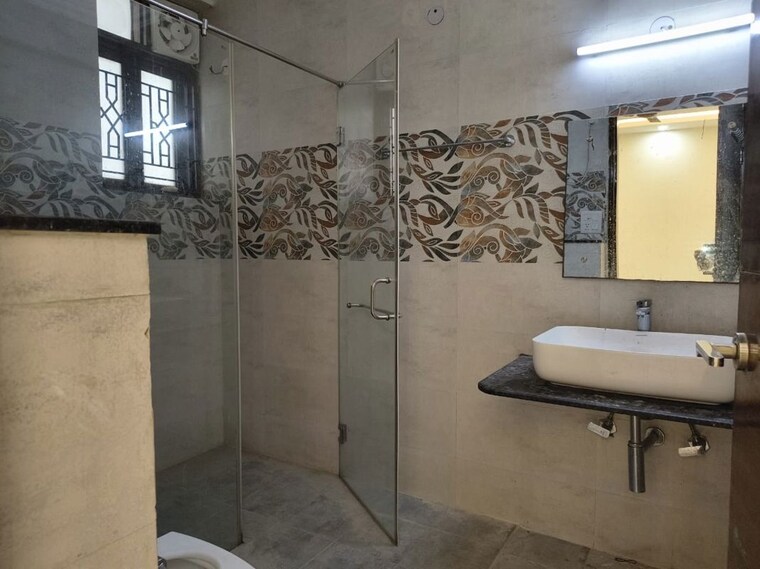 Bathroom, sector 57 3 Bedroom 120 Sq.Yd. Builder Floor In Sector 57 Gurgaon 10764153