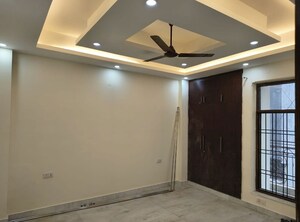 Room in 3 BHK Builder Floor at Sector 57 – for Rent