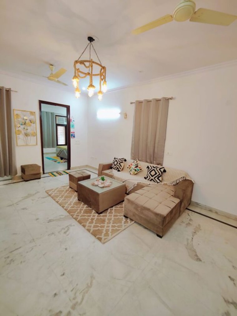 Living Room, sector 46 3 Bedroom 120 Sq.Yd. Builder Floor In Sector 46 Gurgaon 10764169
