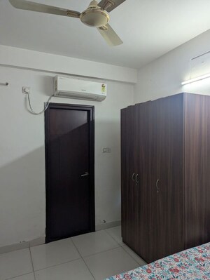 Room in 3 BHK Apartment at Hirize Rich Park, Kokapet – for Rent