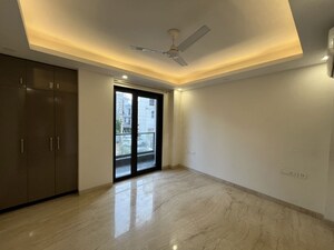 Room in 3 BHK Builder Floor at Sector 52 – for Rent