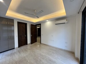 Room in 3 BHK Builder Floor at Sector 52 – for Rent