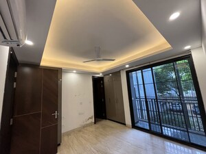 Room in 3 BHK Builder Floor at Sector 52 – for Rent