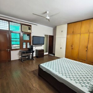 Bedroom in 3 BHK Builder Floor at Sector 52 – for Rent