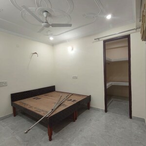 Room in 3 BHK Builder Floor at Sector 52 – for Rent