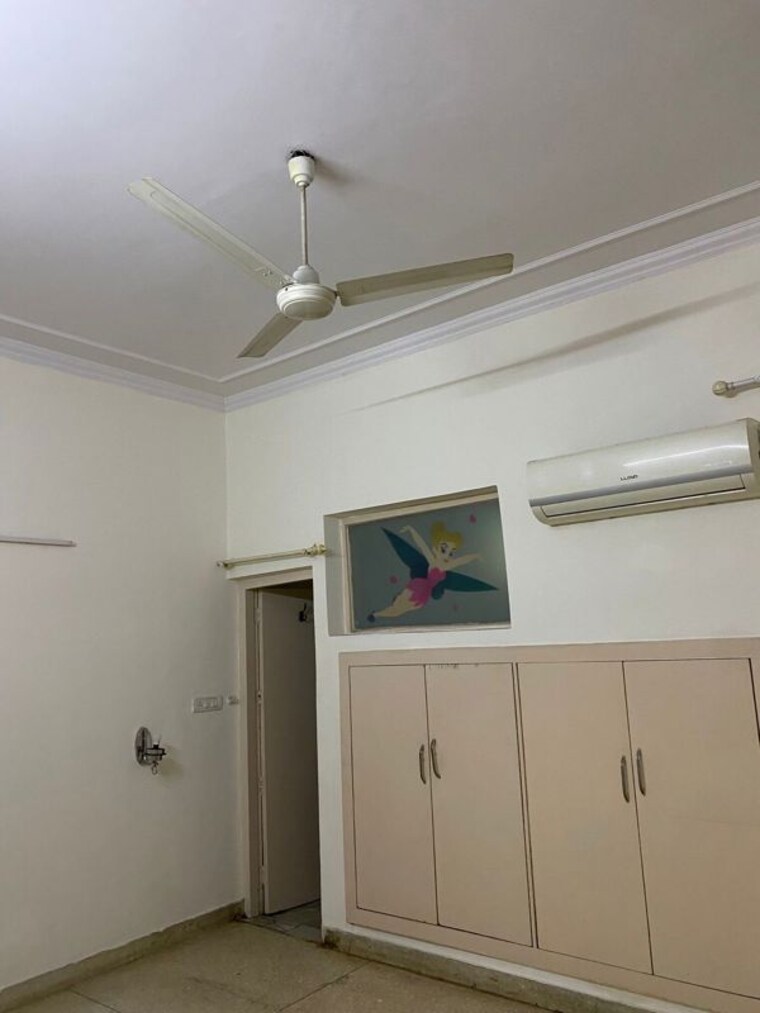 undefined, safdarjung enclave 3.5 Bedroom 300 Sq.Yd. Builder Floor In Safdarjung Enclave Delhi 10764278