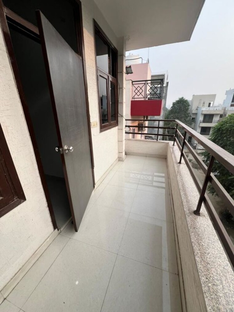 Balcony, sector 43 6+ Bedroom 172 Sq.Yd. Independent House In Sector 43 Gurgaon 10764261