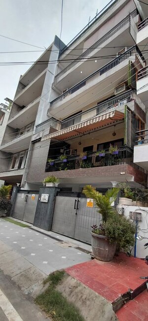 6+ BHK Independent House – Exterior View View at Sector 43 - for Sale