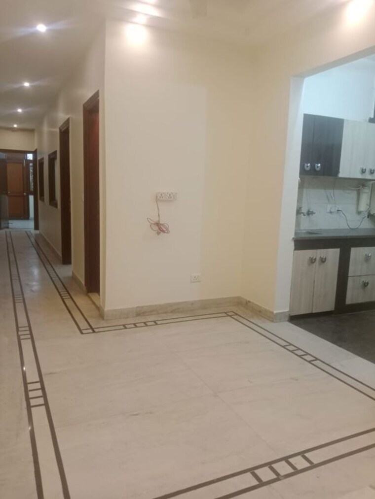 Room, east of kailash 3 Bedroom 160 Sq.Yd. Builder Floor In East Of Kailash Delhi 10764285