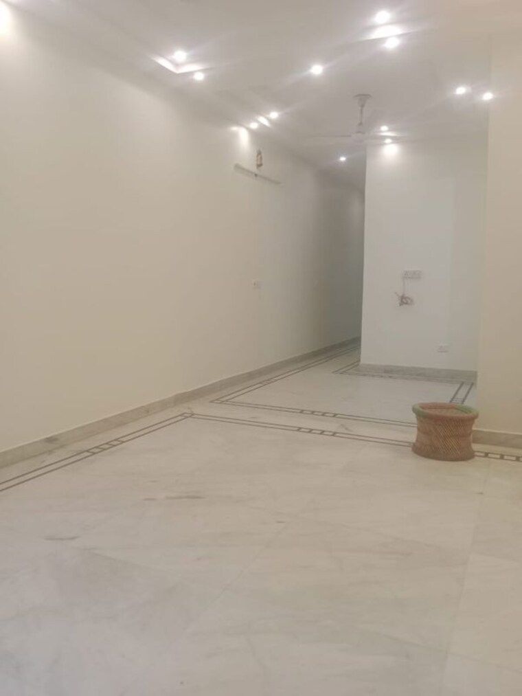 Room, east of kailash 3 Bedroom 160 Sq.Yd. Builder Floor In East Of Kailash Delhi 10764285