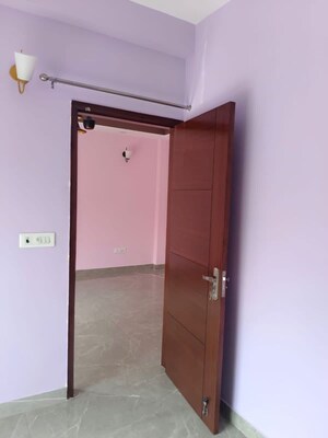 Room in 3 BHK Builder Floor at Chittaranjan Park – for Rent