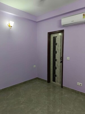 Room in 3 BHK Builder Floor at Chittaranjan Park – for Rent