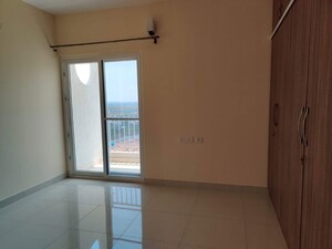 Room in 2.5 BHK Apartment at Shriram Luxor, Hennur Road – for Sale