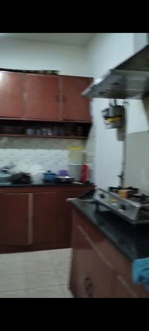 Furnished Amenities in 2.5 BHK Apartment at Arun Vihar, Sector 29 – for Sale