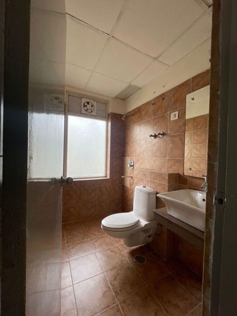 Bathroom, vipul-belmonte 4 Bedroom 3110 Sq.Ft. Apartment In Sector 53 Gurgaon 10760808