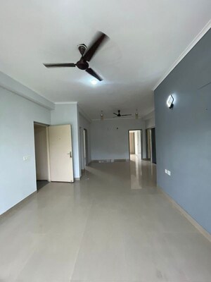 Room in 4 BHK Apartment at Vipul Belmonte, Sector 53 – for Sale