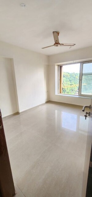Room in 2 BHK Apartment at Shrishti Synchronicity, Chandivali – for Rent