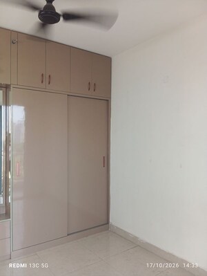 Room in 2 BHK Apartment at Signature Global Prime, Sector 63a – for Rent