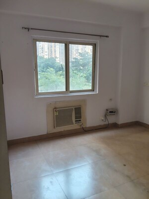 Room in 2.5 BHK Apartment at Gardenia Gateway, Sector 75 – for Rent
