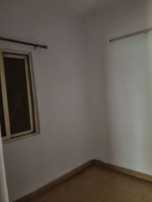 Room in 2.5 BHK Apartment at Gardenia Gateway, Sector 75 – for Rent