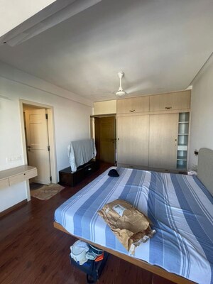 Room in 3 BHK Apartment at Andheri CHS, Andheri West – for Rent