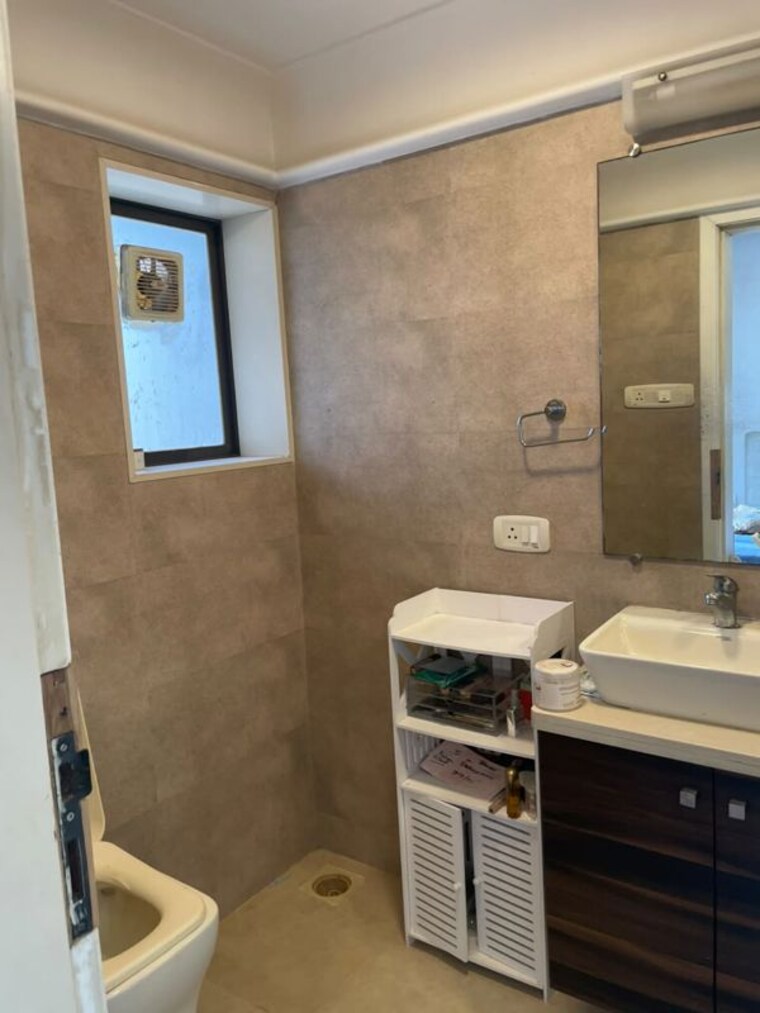 Attached Bathroom, andheri-chs 3 Bedroom 1000 Sq.Ft. Apartment In Andheri West Mumbai 10764486