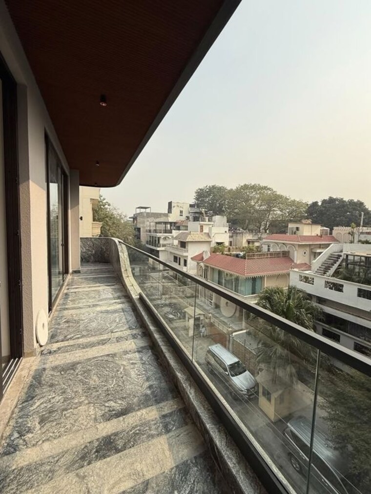 Balcony, gujranwala town 3.5 Bedroom 200 Sq.Yd. Builder Floor In Gujranwala Town Delhi 10764557