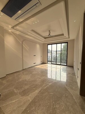 Room in 3.5 BHK Builder Floor at Gujranwala Town – for Rent
