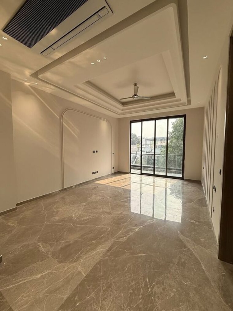 Room, gujranwala town 3.5 Bedroom 200 Sq.Yd. Builder Floor In Gujranwala Town Delhi 10764557