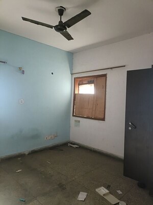 Room in 3 BHK Apartment at Vasundhara Enclave – for Sale