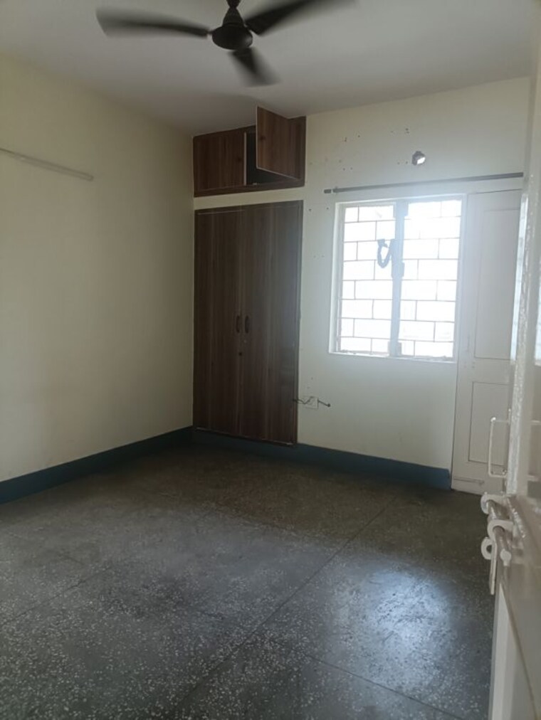 Room, vasundhara enclave 3 Bedroom 1300 Sq.Ft. Apartment In Vasundhara Enclave Delhi 10028090