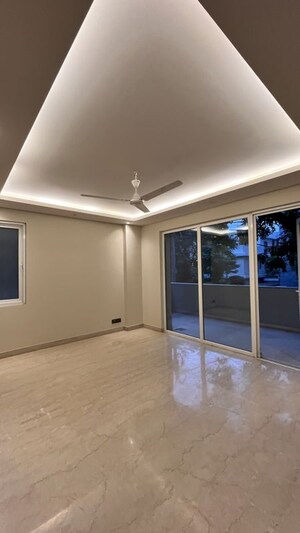 Room in 4 BHK Builder Floor at Greater Kailash I – for Rent