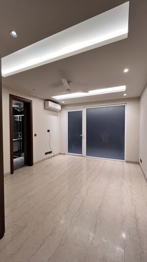 Room in 4 BHK Builder Floor at Greater Kailash I – for Rent