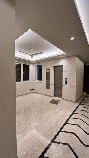 Room in 4 BHK Builder Floor at Greater Kailash I – for Rent
