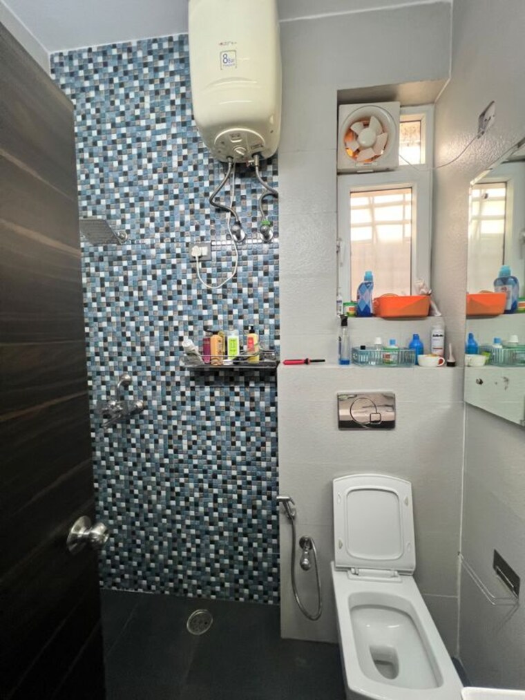 Bathroom, sushant-lok-2 3 Bedroom 1500 Sq.Ft. Builder Floor In Sector 57 Gurgaon 10758174