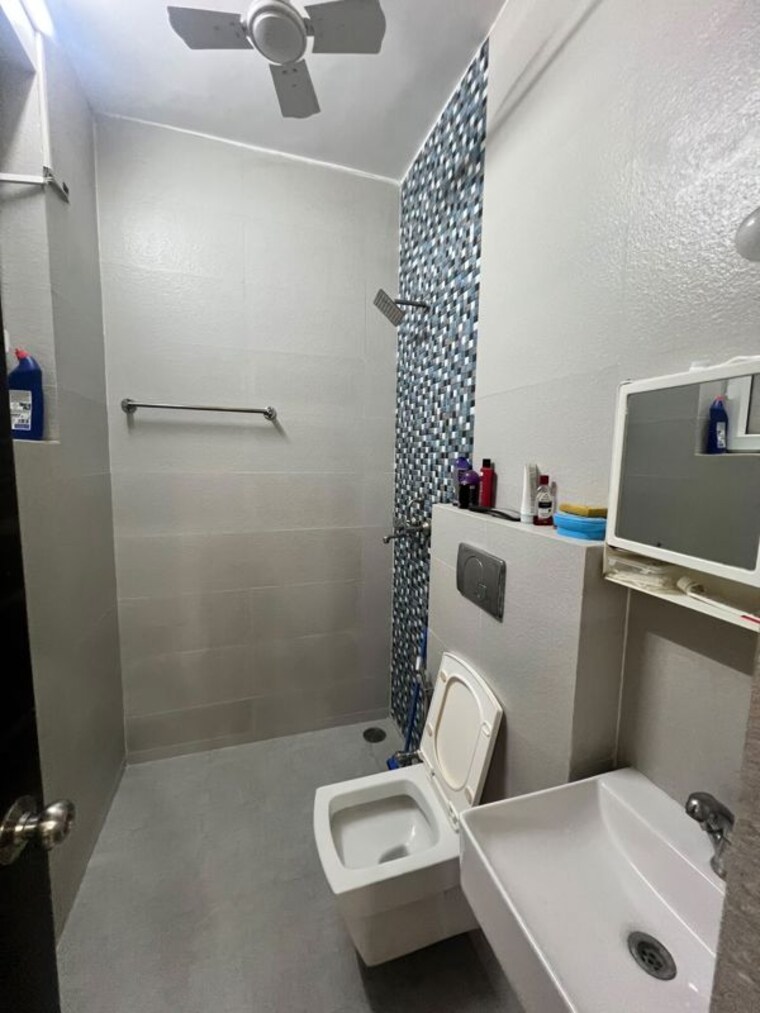 Bathroom, sushant-lok-2 3 Bedroom 1500 Sq.Ft. Builder Floor In Sector 57 Gurgaon 10758174