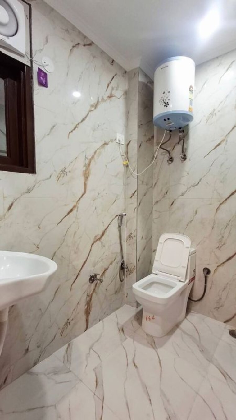 Bathroom, freedom fighters enclave 1 Bedroom 440 Sq.Ft. Apartment In Freedom Fighters Enclave Delhi 10764671