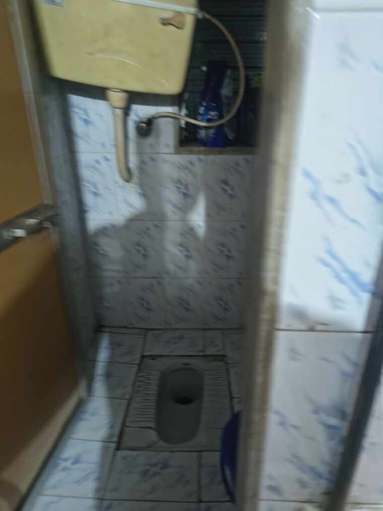 Attached Bathroom, kurla east 1 Bedroom 420 Sq.Ft. Apartment In Kurla East Mumbai 10764668