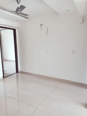 Room in 3 BHK Apartment at Green Valley Residencia, Ghazipur – for Rent