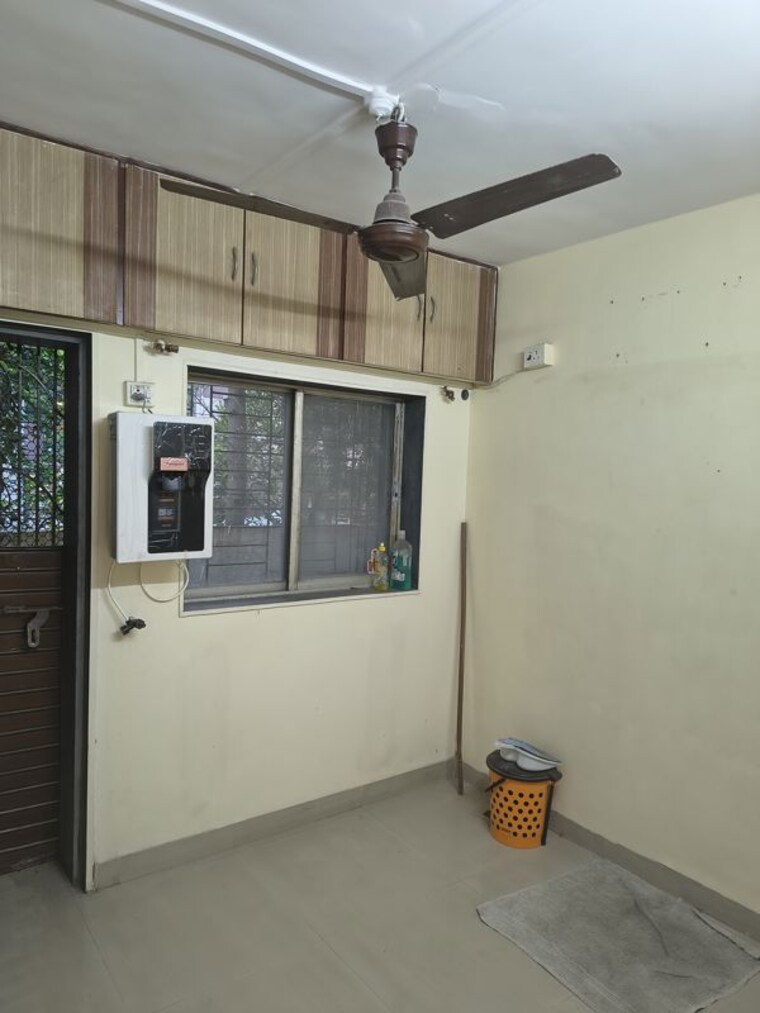Room, kurla east 1 RK 300 Sq.Ft. Apartment In Kurla East Mumbai 10764694