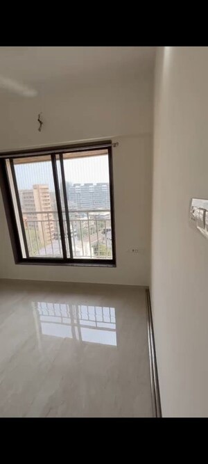 Room in 3 BHK Apartment at Andheri CHS, Andheri West – for Rent