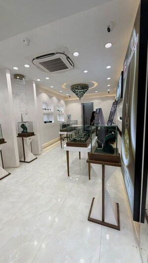  Shop For Rent in Khar West