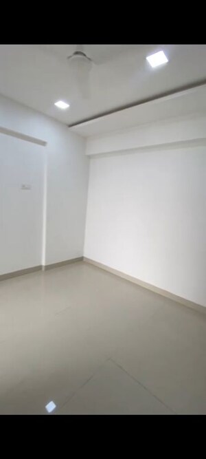 Room in 3 BHK Apartment at Andheri CHS, Andheri West – for Rent