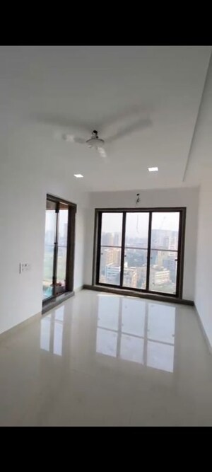 Room in 3 BHK Apartment at Andheri CHS, Andheri West – for Rent
