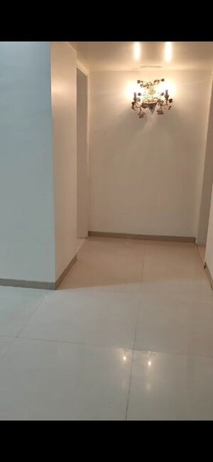 Room in 3 BHK Apartment at Lunkad Skylounge, Kalyani Nagar – for Rent