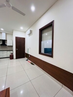 Room in 2 BHK Builder Floor at Sector 40 – for Rent